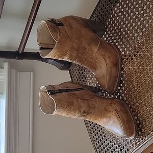 BED/STU Isla Tan Rustic 8.5